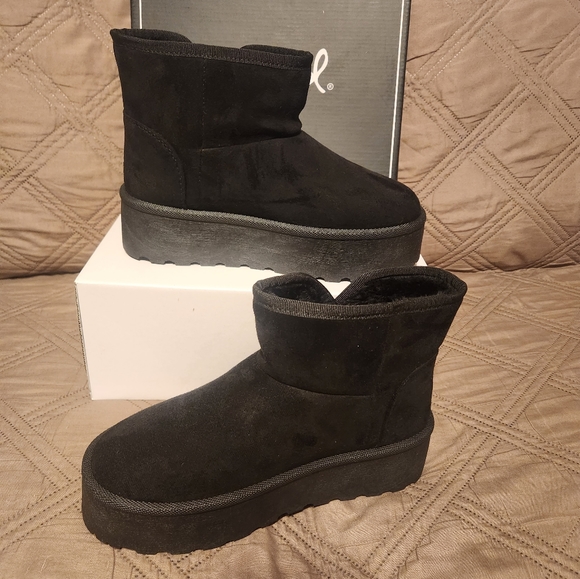 winter boots New 💓size ,7,8,💢 - Picture 1 of 4